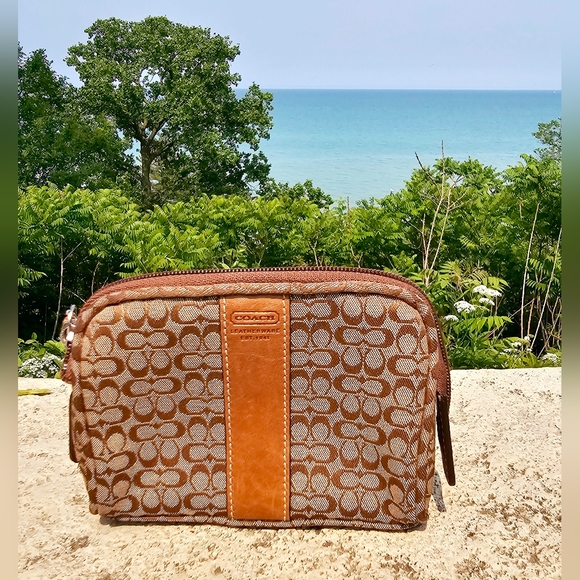 Vintage Coach Logo monogram Brown Leather Accent 5" X 8" Cosmetic Case Pouch - Picture 2 of 9